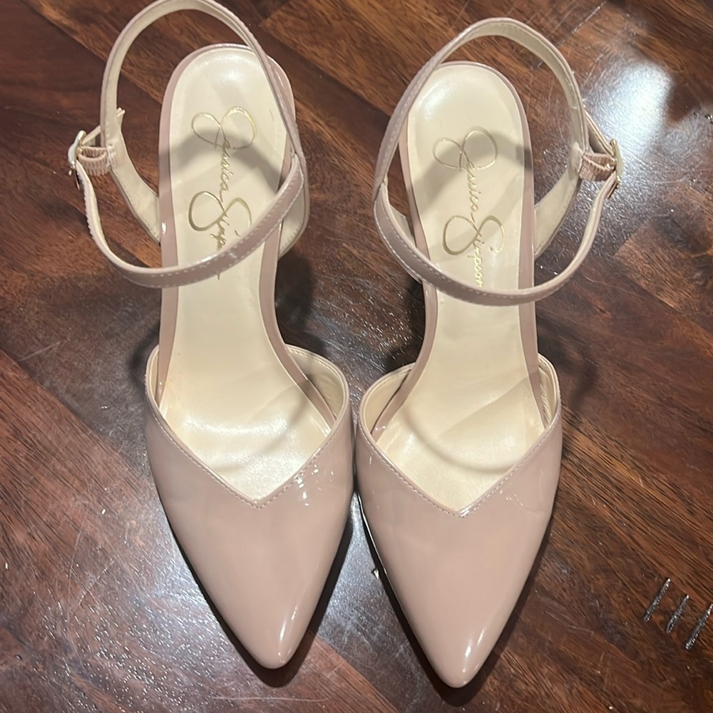 New without tags Jessica Simpson heels with ankle strap. Size 8. Neutral color